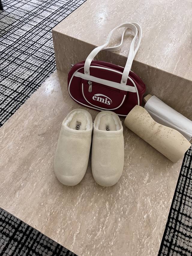 期待已久的小土豆新品速递 一脚蹬懒人鞋王来了 经典栗色奶油黄色+炫酷黑色 配西装裤干练，搭牛仔裤随性 懒人穿搭直接抄作业！ Size：35-40