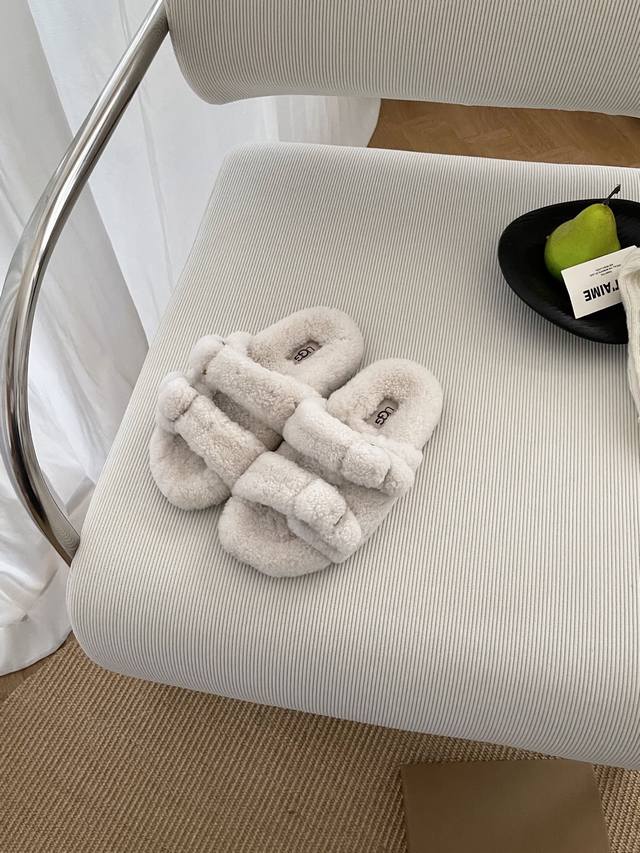 金属扣泰迪卷毛二字拖 超可爱的卷毛懒人拖 是你喜欢的鞋子吗 面料 内里：澳洲颗粒羊卷毛 码数：35-40