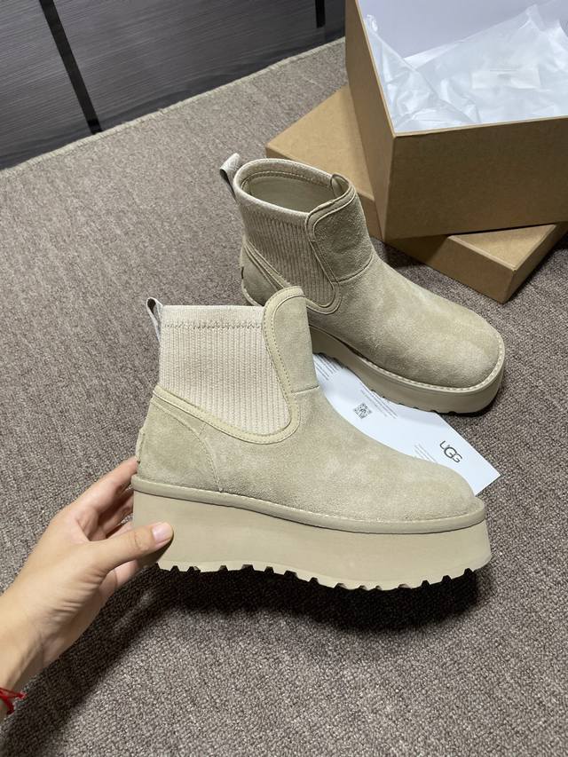 上新Ugg城市方克靴 切尔西款 材料：牛皮反绒，羊皮毛，强力橡筋， 大底：Eva生胶底片耐磨 跟高5厘米 官网同步，延续切尔西爆款升级设计，经常外出的友友们，再