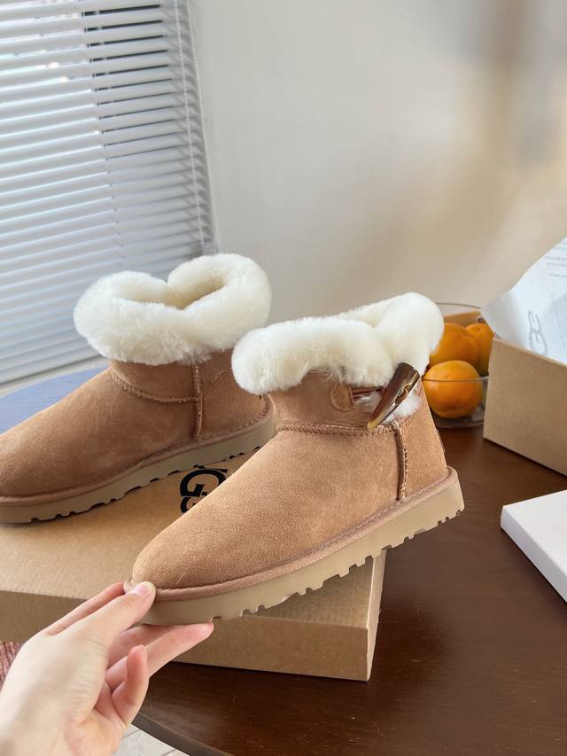 一粒牛角薄底 版型很正，纯羊毛口翻毛，搭配上牛角扣， 妥妥的大长腿Girl上脚超好看， 内里纯羊毛，冬天呵护双脚， 学院风减龄又保暖 颜色 栗色 Size：35