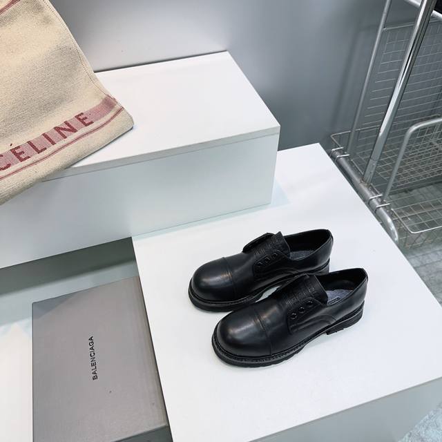 高品质出厂单鞋款女 ！男 ！顶级品质情侣款！Balenciga巴黎世家25秋冬新款情侣款厚底乐福鞋机车朋克风马丁靴侧拉链短靴系列！ 暗黑机能风！出门炸街气场爆表