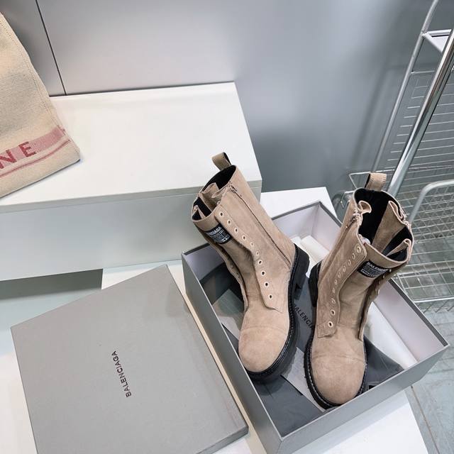 高品质出厂靴女 ！男 ！顶级品质情侣款！Balenciga巴黎世家25秋冬新款情侣款厚底乐福鞋机车朋克风马丁靴侧拉链短靴系列！ 暗黑机能风！出门炸街气场爆表 液