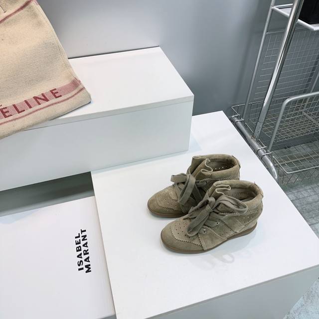 高品质出厂 ！顶级品质 Isabel Marant 伊莎贝尔2025Ss秋冬新款经典内增高冲孔系带高帮休闲鞋小短靴！ 超级有高级感上脚超好看 关键超级舒适脚感一