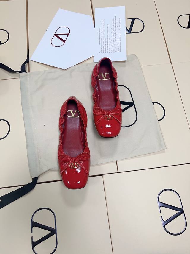 代购级品质 Vt25新款蝴蝶结Vlogo单鞋芭蕾舞鞋 这双 跳舞鞋 真的美到窒息！每一个细节都散发着高级上脚舒适又显气质，妥妥的仙女必备！ 专柜同源！所有材质均