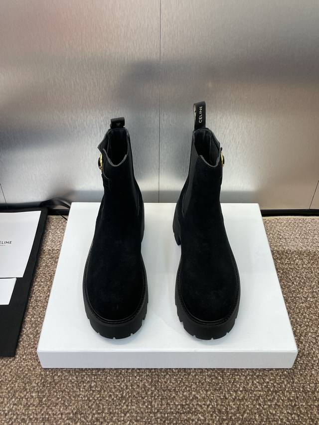 工厂P价P Celine 2025秋冬新款切尔西机车女短靴 瑟琳字母Logo五金扣厚底低跟圆头骑士靴 材质:鞋面定制进口羊猄皮+水染牛皮里+原版开模耐磨绒齿轮大