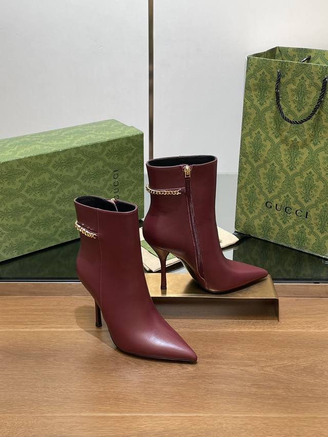 G家新款Gucc字母扣L O G O链条高跟短靴尖头及踝靴裸靴 出厂价P 顶级版本、欢迎比对. 原版1:1复刻 注意市面通货内里很多都不对版哦请认准咱家正品保证