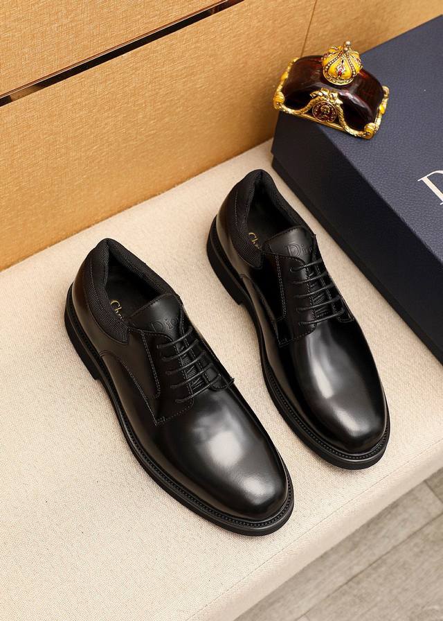商品商标：Dior 迪奥 商务皮鞋 正码码数: 39-44 38.45订做 商品材料：精选 意大利进口头层开边珠牛皮鞋面，进口水染牛皮内里。强烈立体视觉效果，原