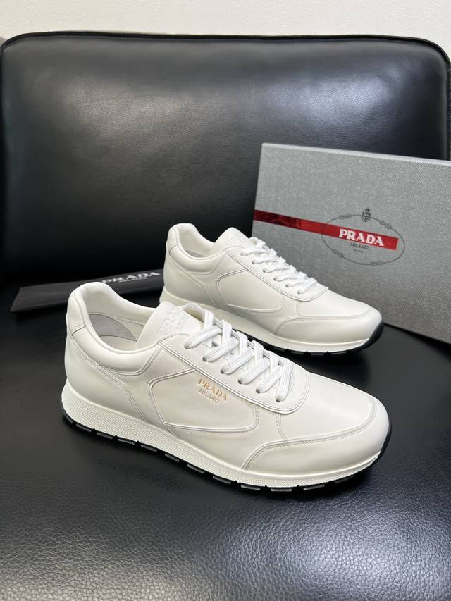 Prada 高品质 顶级工艺品 普拉达 专柜新款，原厂配置意大利进口牛皮面料，高品质复杂拼接工艺，进口牛里皮鞋垫，网里透气舒适，鞋底：原厂特供原版底，原厂跟单货