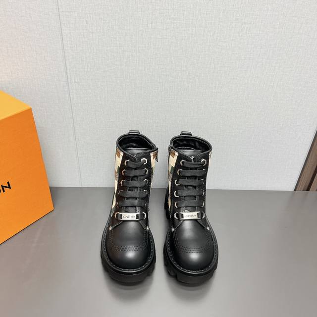 情侣 L*V驴家 Vs秋冬最新款短靴系列 厚底拉链短靴 重工打造，法国代购原版回来，历经数月全部私模打造，确保所有用料、材质、制作工艺与原版一致！ 面料:原版定