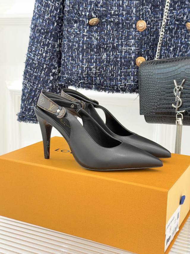 驴牌秋冬新品 老花尖头后空猫跟凉鞋 面料采用原版定制皮料 内里垫脚均为羊皮 意大利进口真皮大底 尺码35-41 [40 41定制]