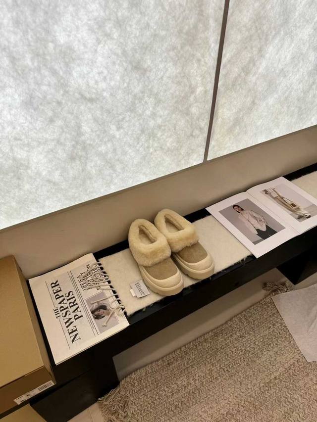 小毛领雪地靴低 中 高 太可爱啦！ 冬天的安全感是这双雪地靴给的！暖乎乎 行走的羊咩咩实在是太可爱啦超美腻 简洁、精美风格是很多女孩的心头好！上脚美炸了！防水