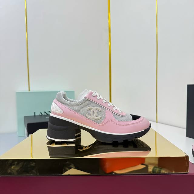 香奈儿休闲小皮鞋 ～原版小牛皮熊猫鞋 Chanel 香奈儿 25C 最新爆款 熊猫 黑白 运动鞋 休闲板鞋 小香 爆款单品 经典黑白 熊猫配色 Coco女孩必要