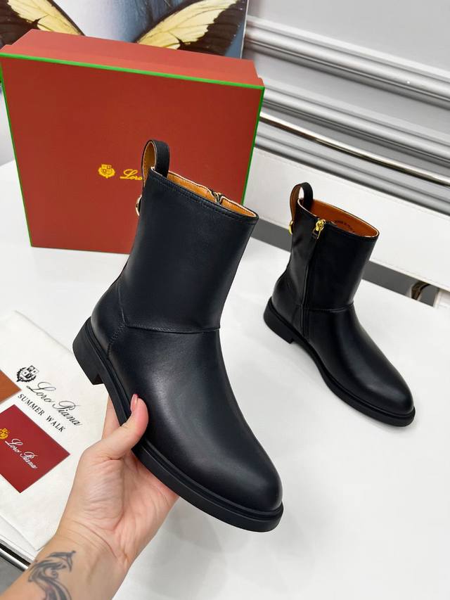 工厂P直销头层牛皮440G02代购级别所见即所得Loro Piana 诺悠翩雅 L S秋冬新款 Kilda踝靴侧拉链短靴 这款标志性踝靴采用打蜡牛皮革 绒面羊皮