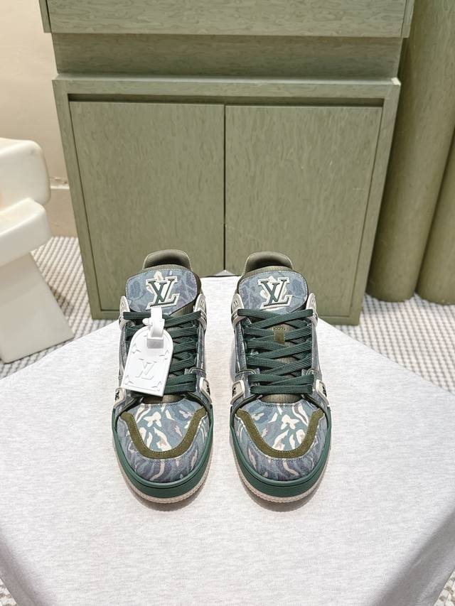 情侣款 男10必备！ Lv代购级新色现货供应！经典驴家全系列！Lvtrainer Pvc 运动鞋, 每个款式配色都很赞！Trainer的脚感真的非常不错，惊喜满