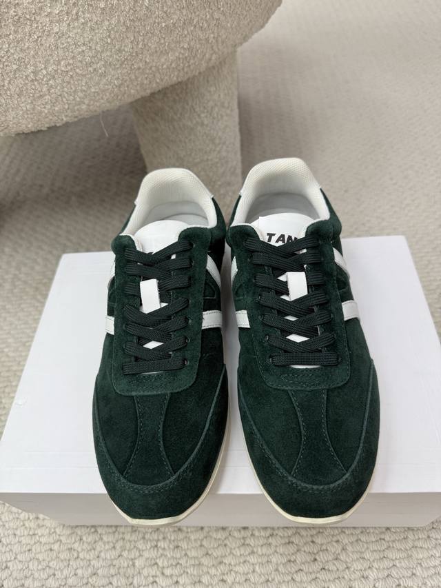 顶级品质 Celine Ss25 New Arrival～ 塞琳新款Triomphe系列阿甘运动休闲鞋｜ 鞋型设计经典！酷帅又百搭无论是运动风穿搭 还是日常出街