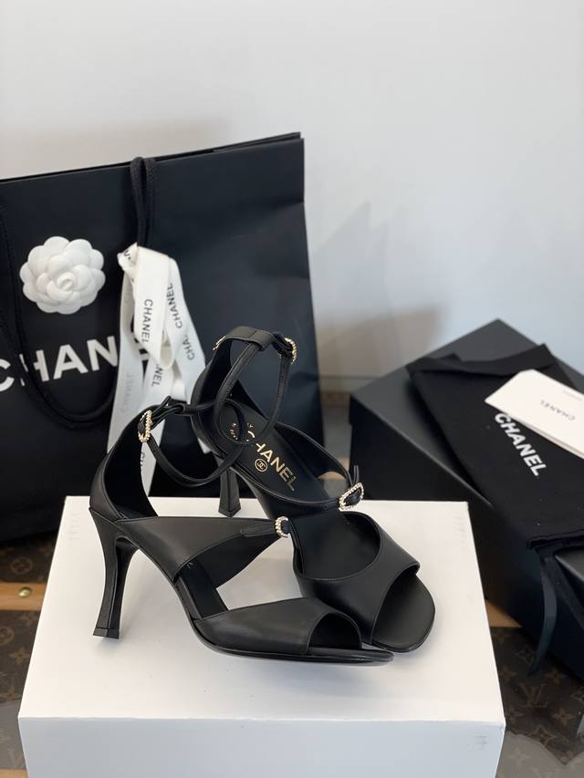 莞产 * 小香最新Jennie同款8.5Cm水钻扣绑带高跟鞋 莞大厂顶级代购品质 代购品质～出入无压力 仙气满满的公主氛围～妥妥的气质女王范儿！美到失语！！ 8