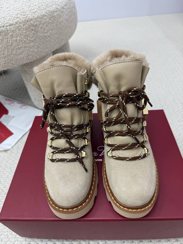 顶级品质 Roger Vivier Fw25 Mew Arrival～ Rv 罗杰维维亚秋冬新款羊毛短靴 Viv' Rangers T Ruck系列｜个性又不失