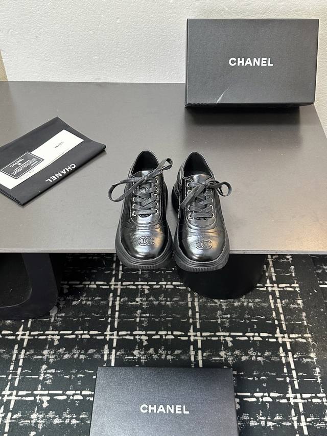 2025春夏最新三合一鞋底 专柜主推魔术贴沙滩凉鞋新色系列上新 ★★★★★ 众多明星网红上脚，国内外博主刷爆的一个百搭系列，春夏衣橱搭配必备 凉鞋首选. 鞋面：