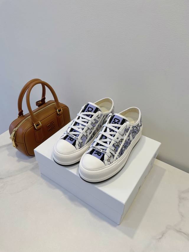 升级顶级高端版本，专柜一比一，细节线条做到极致！ Dior 2025’Ss Sneakers 迪奥 意大利经典工艺全面上线网红媲美帆布鞋 原版空胶环保做法，鞋底