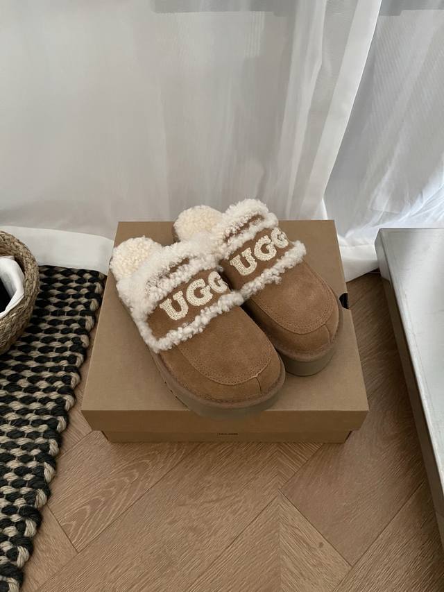 毛巾刺绣字母拖厚底 一眼就上头的款式 增高厚底款 胖胖的方圆头鞋 满满的慵懒感 羊毛边边Logo 简单大气 Size：35 40