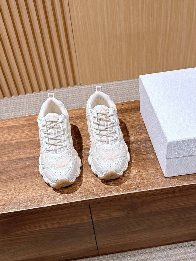 顶级版本 # 迪奥 Dior Chrono新款休闲运动鞋跑鞋老爹鞋 真的酷毙了，未来感十足真的好飒！再次演绎了迪奥酷时尚的理念，幸运星为你加持好运，全新的Eva