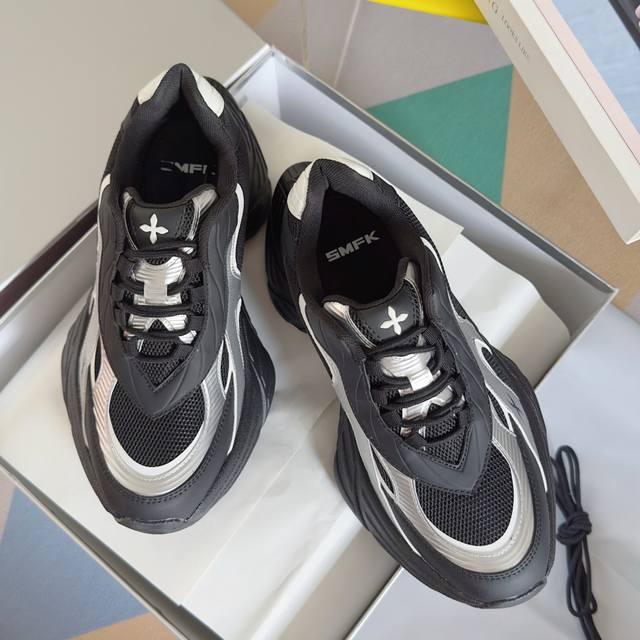顶级版本：情侣款 Smfk 国潮品牌 十字花 复古 厚底 情侣款 老爹鞋 休闲 运动鞋 原版购入开发 做货 百搭的极简风国潮，新作继承了诸多品牌制胜的流行元素，