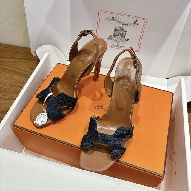 Hermes... A Eclair 2025新色+爆款系列 版型超正，有一定厚度增高显腿长！透体透气 舒适的小牛皮 春夏拼色兼具颜值舒适度的单品！ 渠道货源