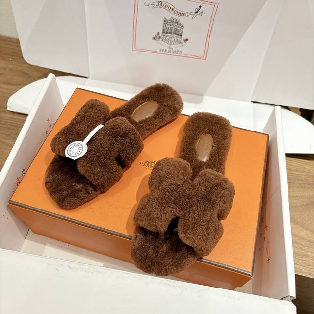 Hermes... A Eclair 2025新品+爆款系列 版型超正，有一定厚度增高显腿长！透体透气 舒适的毛 春夏拼色兼具颜值舒适度的单品！ 渠道货源 码数