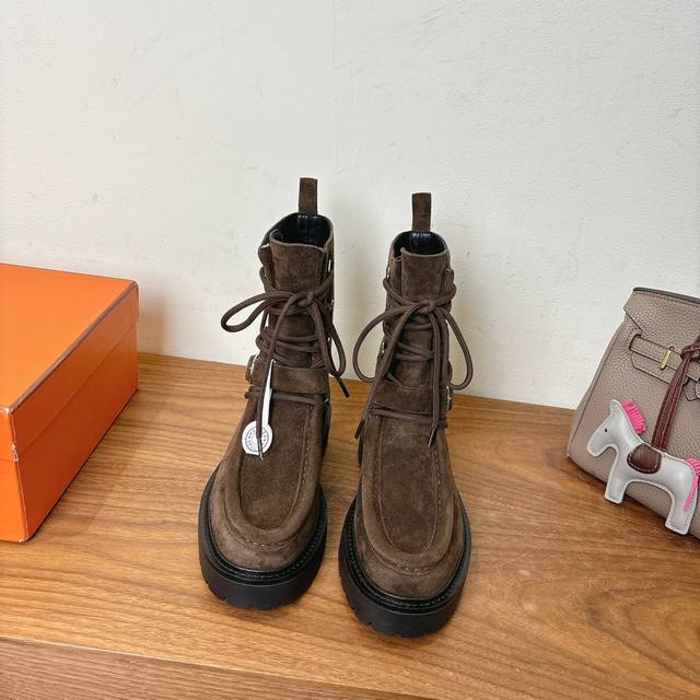 Herme S 短靴Ss25新款 经典系列，原版小牛皮材料，进口五金拉链 不同颜色搭配，真的是好看极了，名媛必备品！ 内里小羊皮，鞋底意大利进口材料！ ：带原版