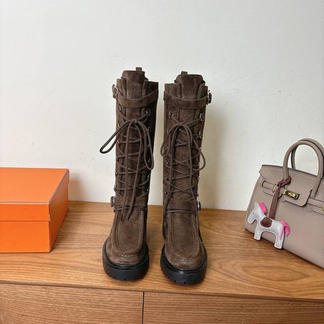 Herme S 长靴Ss25新款 经典系列，原版小牛皮材料，进口五金拉链 不同颜色搭配，真的是好看极了，名媛必备品！ 内里小羊皮，鞋底意大利进口材料！ ：带原版