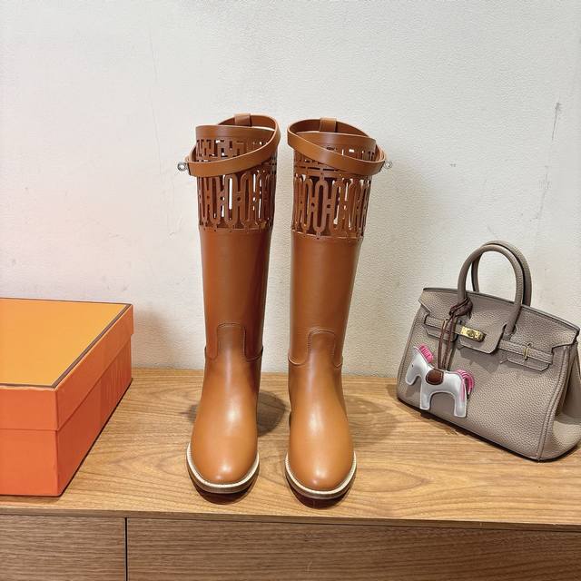 Herme S 经典Kelly长靴Ss25秋冬款 经典Kelly半，原版小牛皮材料，不同颜色搭配，真的是好看极了，养马富婆必备品！ 内里小羊皮，鞋底意大利进口材