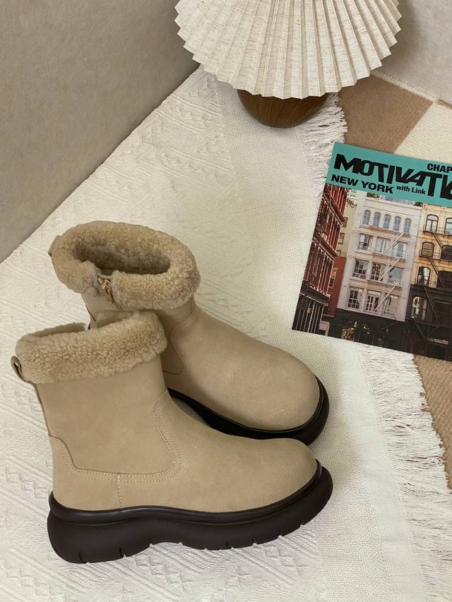 雪地靴 侧拉链 懒人福音 切尔西一脚蹬设计 短靴筒+宽松鞋口 松紧带设计 穿脱轻松超方便 时髦鞋型+立体雕刻鞋底 防滑耐磨性能拉满 码数：35～40