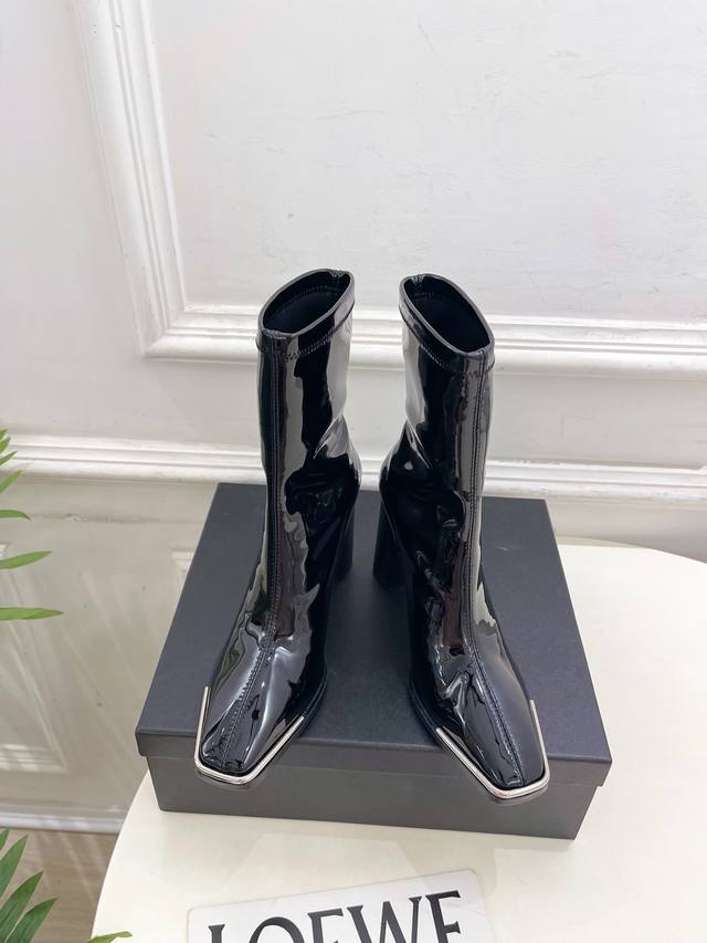 Alexander Wang 亚力山大王 2025秋冬新品 大王方头金属扣高跟弹力短靴 长靴 在欧美街拍中出境率超高 Ins也是火了一把 这款具有独特风格的情侣