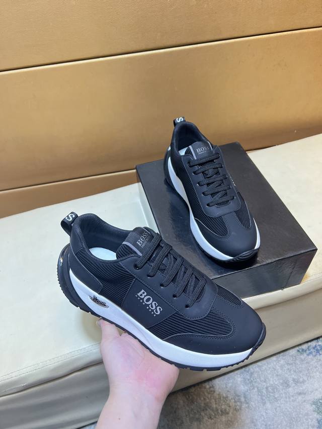 Boss 顶级代购男士2025Hk专柜同步发售。鞋底：原厂特供原版底，独家活动成型底超级舒适，原厂跟单货搭配制作，羊里细节决定品质、我们只为用心做好鞋，可随意进