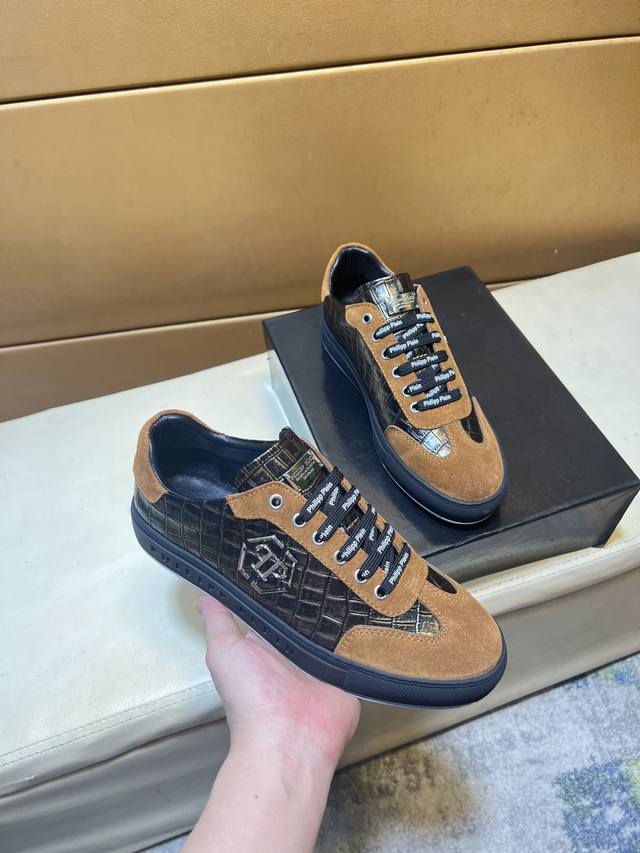 Pp 菲利普 原单品质.～ 独特现代风运动鞋。休闲鞋潮男必备款 意大利进口原版品牌，进口原版皮，羊里 拒绝脱色磨脚 鞋底：原厂特供原版底，法国懒人风格设计 贴脚