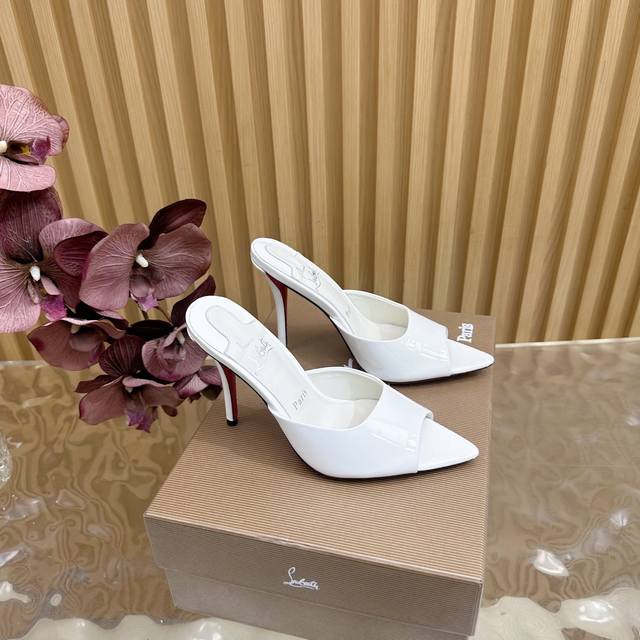 顶级版Christian Louboutin 2025S原版Cl全新秀款高跟鞋～ 时装走秀红底凉鞋 新款红底金属跟火红玫瑰高跟鞋 没什么好说的就是一整个美疯#致