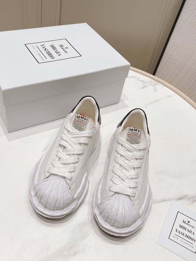 三原康裕Mmy刺绣款上新，4.5Cm的厚底设计秒变大长腿！ 原版开模复刻 还原正品味道 顶级版本！码数：35-45 鞋面采用进口帆布超有质感 内里采用顶级羊皮里