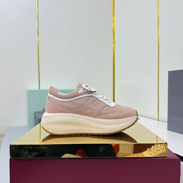 汤姆2025新款 Tom Ford 美国复古轻奢 情侣款Size：35-41Tom Ford设计师曾经是古888驰的设计师，来自美国品牌，贸易单，国内罕见，不易