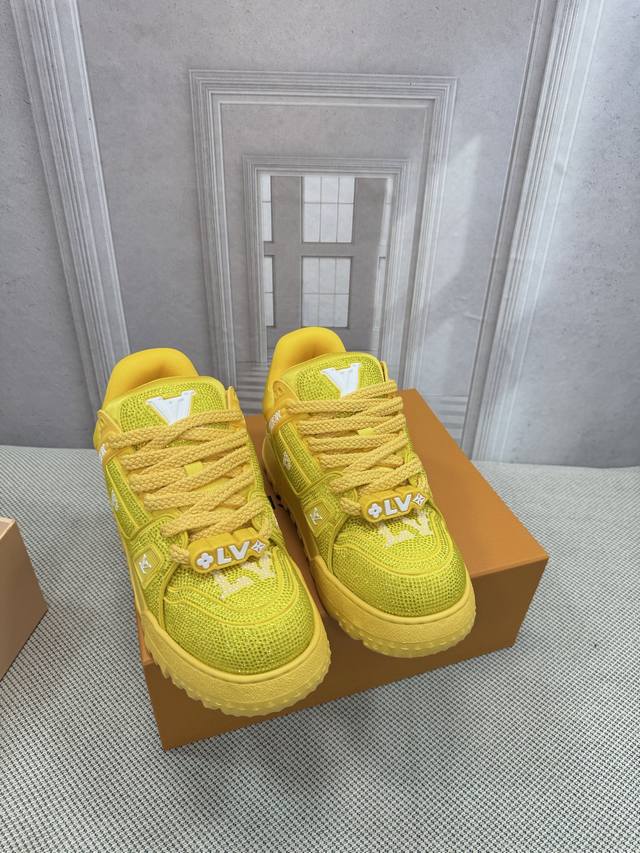 顶级版本 面包钻鞋情侣款 Louis*Vuitto* Lv Trainer 运动欧洲代购1W Rmb购入 历时一个月爆拆开发 大底和面料私模 鞋面更是报废了三套