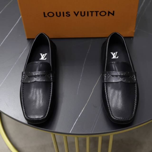 Lv 路易威登 高端男士驾车、一脚蹬系列 38-44 45订做 全料面原版牛皮！厚实柔软！全内里小牛皮制作！橡胶片式防滑豆豆底！立体套包工艺！时尚经典！手工艺品