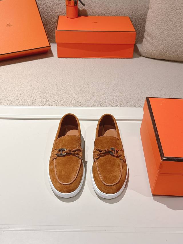 Hermes# Lgnacio系列 情侣款 乐福鞋 休闲 运动鞋 原版购入开发 做货 这款小牛皮乐福鞋，饰有皮革编绳和“Chaine D'ancre”鞋扣 时尚