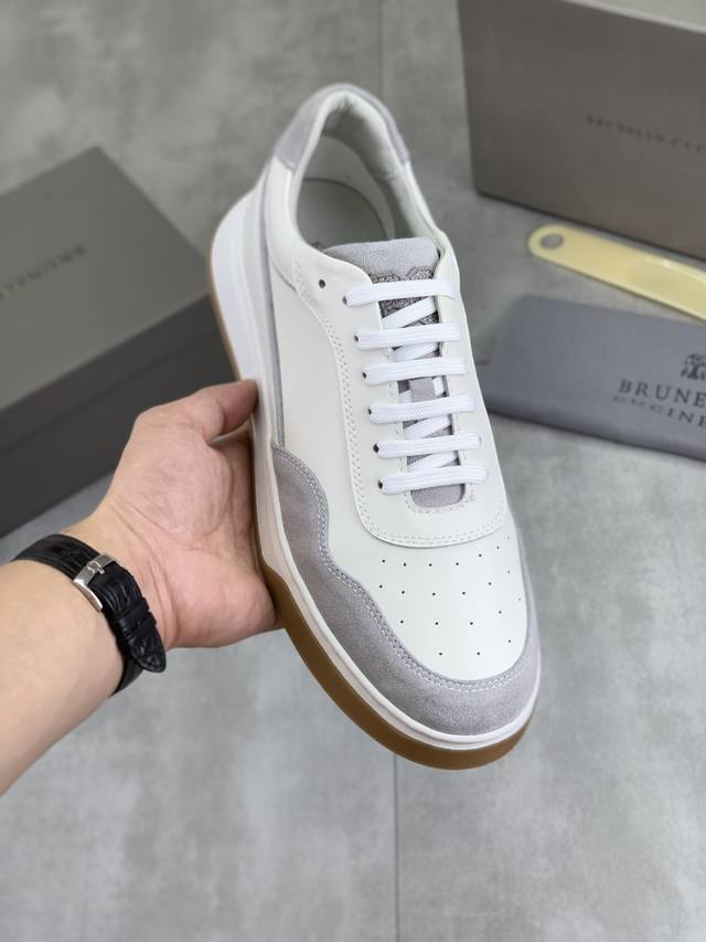 出厂价Pp 高版本 Bc新品 Brunello Cucinell* 低帮运动鞋 官方售价Rmb P50,000 经典纱线激发了这款运动鞋的精致与运动品味。原版牛