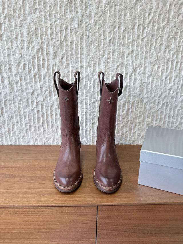 G266 Smfk 小众潮牌 25Ss秋冬新款 西部靴 骑士靴 长靴 含金量谁懂 秋天里的一抹黄，其实它很帅升级版的 这双是很有质感的油蜡黄色 配合马皮面料制作