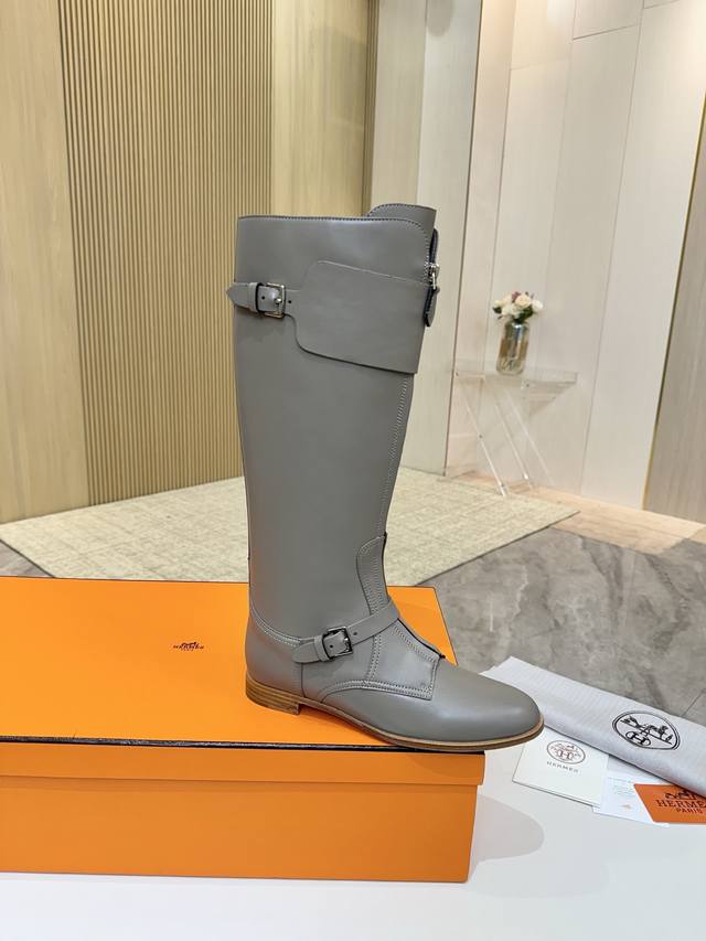 爱马仕 真皮大底出厂价P 顶级版本！原版开发 鞋面：小牛皮 内里：牛皮里 牛皮垫 大底：意大利真皮大底 码数：34-42 注34 41 42码定做 不退换 包装