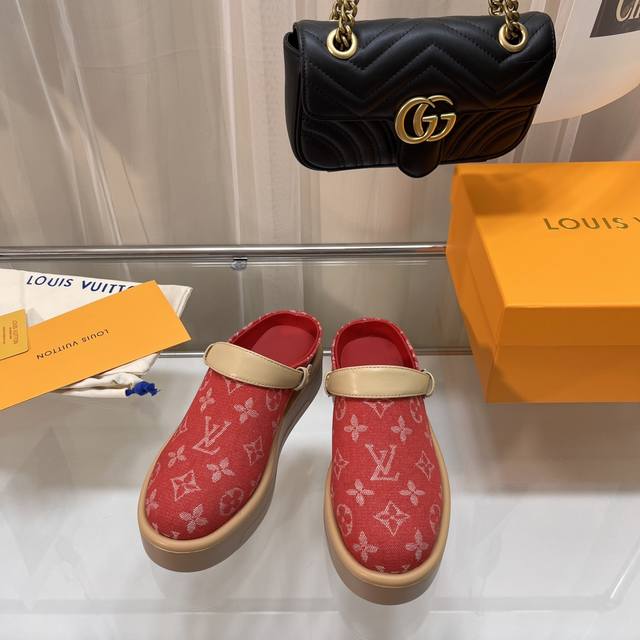 Louisvuitt On Fw25 New Arrival～ L V Aspen 水台拖鞋 L家 勃肯包头拖鞋新品 经典Monogram印花Lv 牛仔鞋面，发