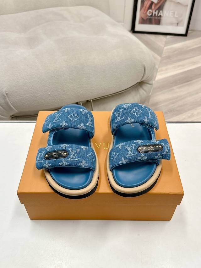 男+10L家爆款 面包拖 情侣款又一爆款 最新 强调 100%真羽绒填充 Lv一出即巅峰的超爆款的老花拖鞋面包的脚感 软绵绵的超舒服 火爆小红书 高级慵懒风..