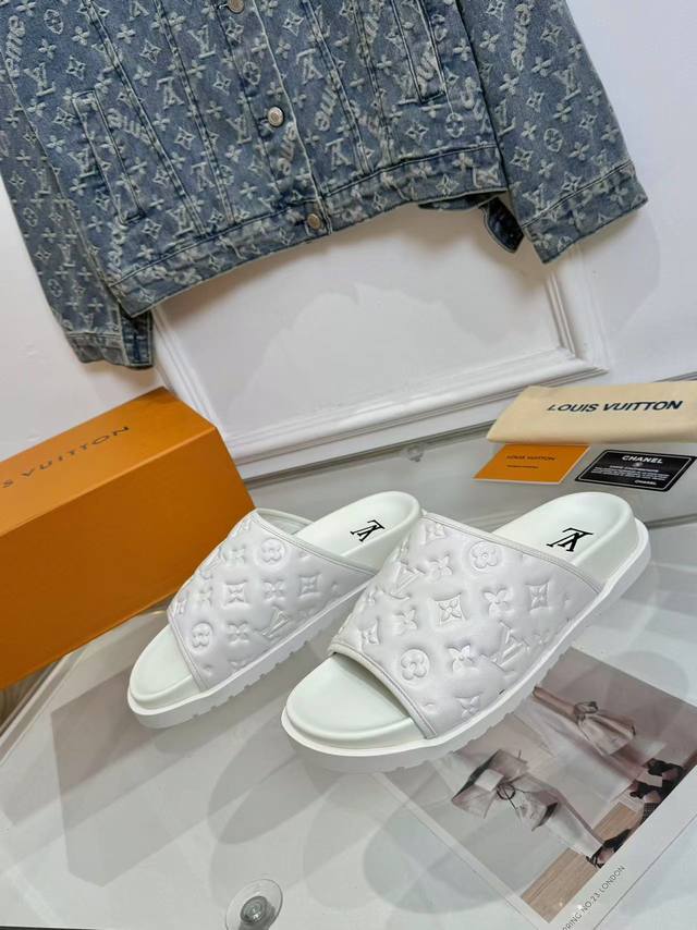 Lv 路易威登 25 2025春夏新品 顶级版本 专柜主打最新款Lv 拖鞋 硬货上新 Bs代购级别！高级感十足！国内外博主刷爆的一款，复古又时髦 上脚美炸了！官