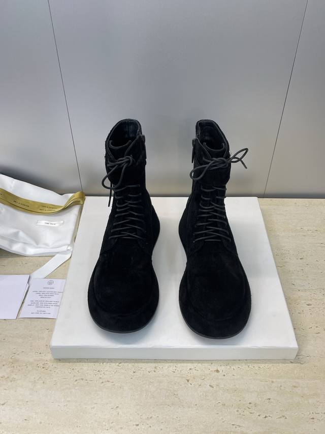 工厂P价P The Row 2025秋冬新款系带机车女短靴 厚底低跟圆头字母Logo皮带扣侧拉链骑士军靴 材质：鞋面进口羊猄皮+水染羊皮内里+原版开模防滑Tpu