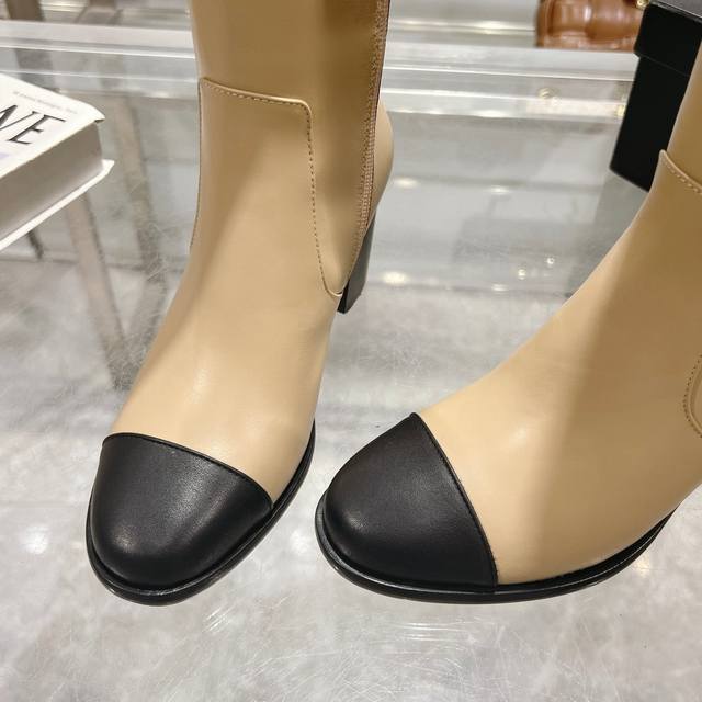 Chanel官网同款， 香奈儿新款长靴，简约大方，此款时尚百搭脚感舒适，进口头层牛皮，羊皮内里，真皮大底，跟高6.5Cm 码数：35-41 注意40.41订做不