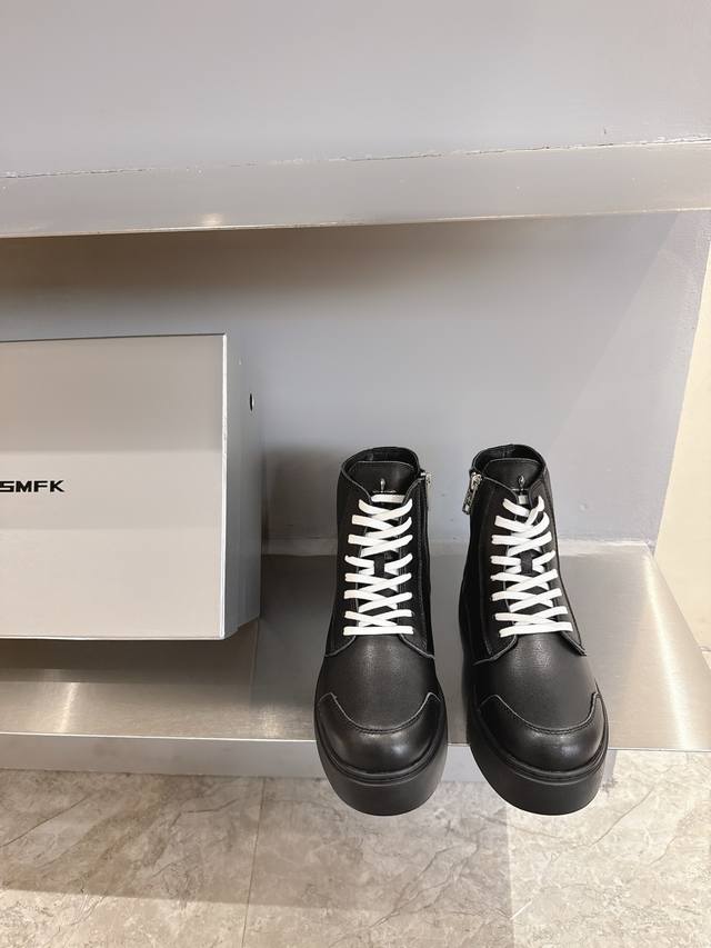 Smfk 小众潮牌 25Ss爆款新品 厚底 休闲鞋 德比鞋 短靴 长靴 爆真的是很耐看越看越喜欢！矮个子宝宝的福音直接拉长身材比例！！ 鞋身柔软舒适，鞋底耐磨防